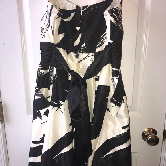 Knee length formal dress - Picture 3 of 3